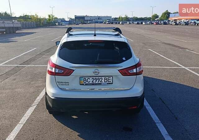 Белый Ниссан Кашкай, объемом двигателя 1.2 л и пробегом 128 тыс. км за 13800 $, фото 4 на Automoto.ua