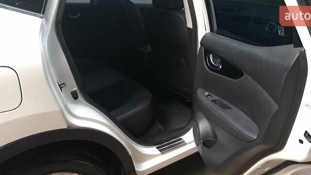 Білий Ніссан Кашкай, об'ємом двигуна 1.6 л та пробігом 285 тис. км за 15400 $, фото 4 на Automoto.ua