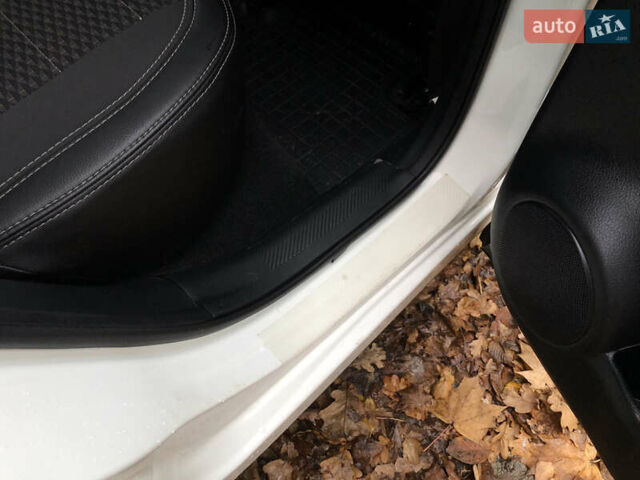 Білий Ніссан Кашкай, об'ємом двигуна 1.2 л та пробігом 138 тис. км за 12400 $, фото 39 на Automoto.ua