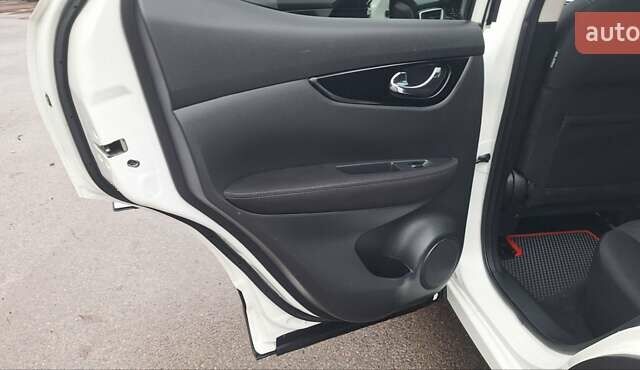 Белый Ниссан Кашкай, объемом двигателя 1.5 л и пробегом 134 тыс. км за 14900 $, фото 57 на Automoto.ua