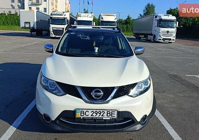 Белый Ниссан Кашкай, объемом двигателя 1.2 л и пробегом 128 тыс. км за 13800 $, фото 2 на Automoto.ua