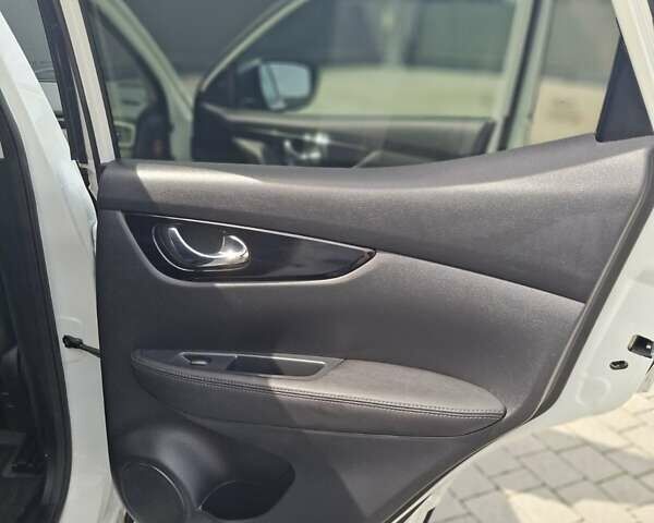Білий Ніссан Кашкай, об'ємом двигуна 1.6 л та пробігом 280 тис. км за 15200 $, фото 16 на Automoto.ua