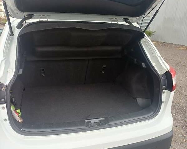 Білий Ніссан Кашкай, об'ємом двигуна 1.5 л та пробігом 159 тис. км за 13900 $, фото 5 на Automoto.ua