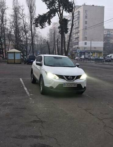 Білий Ніссан Кашкай, об'ємом двигуна 1.2 л та пробігом 145 тис. км за 14200 $, фото 2 на Automoto.ua