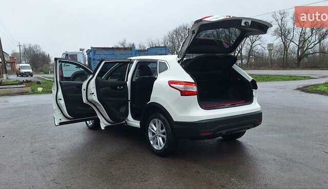 Белый Ниссан Кашкай, объемом двигателя 1.5 л и пробегом 134 тыс. км за 14900 $, фото 100 на Automoto.ua