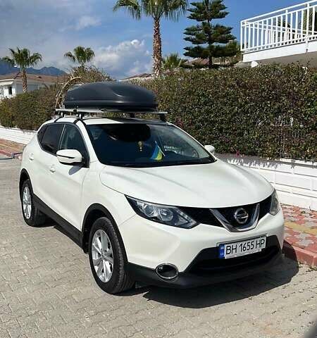 Белый Ниссан Кашкай, объемом двигателя 1.2 л и пробегом 80 тыс. км за 11000 $, фото 4 на Automoto.ua