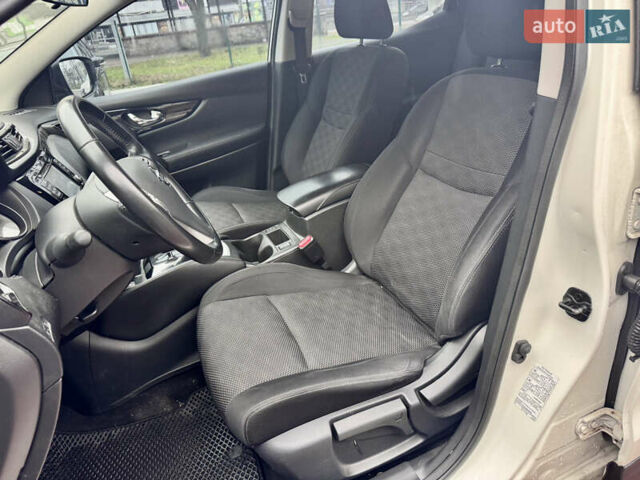 Белый Ниссан Кашкай, объемом двигателя 1.6 л и пробегом 121 тыс. км за 14999 $, фото 10 на Automoto.ua