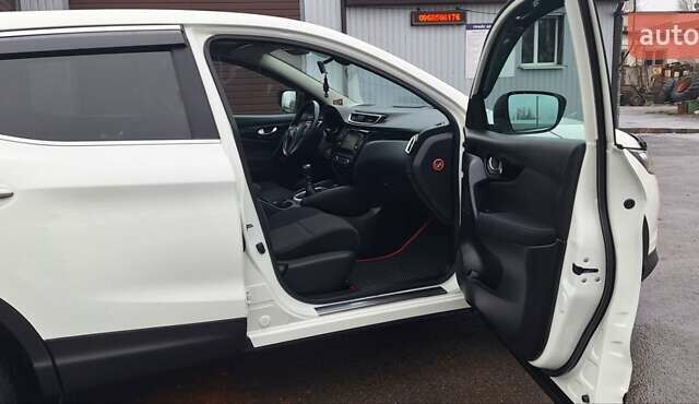 Белый Ниссан Кашкай, объемом двигателя 1.5 л и пробегом 134 тыс. км за 14900 $, фото 10 на Automoto.ua