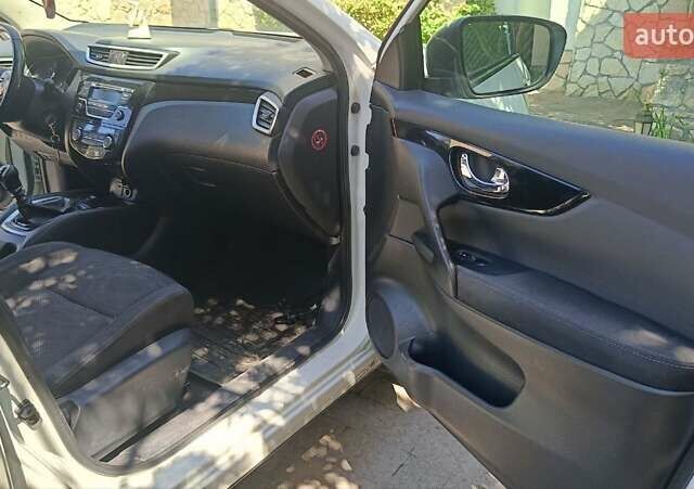 Белый Ниссан Кашкай, объемом двигателя 1.2 л и пробегом 128 тыс. км за 13800 $, фото 13 на Automoto.ua