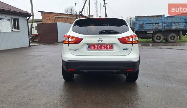 Белый Ниссан Кашкай, объемом двигателя 1.5 л и пробегом 134 тыс. км за 14900 $, фото 6 на Automoto.ua