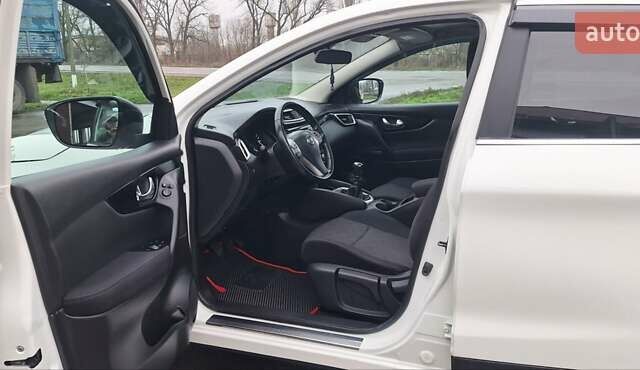 Белый Ниссан Кашкай, объемом двигателя 1.5 л и пробегом 134 тыс. км за 14900 $, фото 8 на Automoto.ua