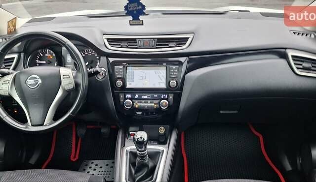 Белый Ниссан Кашкай, объемом двигателя 1.5 л и пробегом 134 тыс. км за 14900 $, фото 90 на Automoto.ua