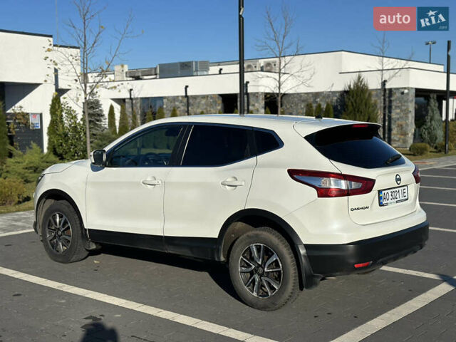 Белый Ниссан Кашкай, объемом двигателя 1.6 л и пробегом 205 тыс. км за 15500 $, фото 5 на Automoto.ua