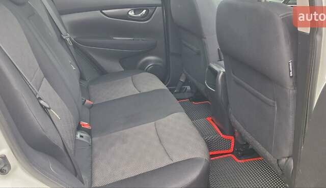 Белый Ниссан Кашкай, объемом двигателя 1.5 л и пробегом 134 тыс. км за 14900 $, фото 83 на Automoto.ua