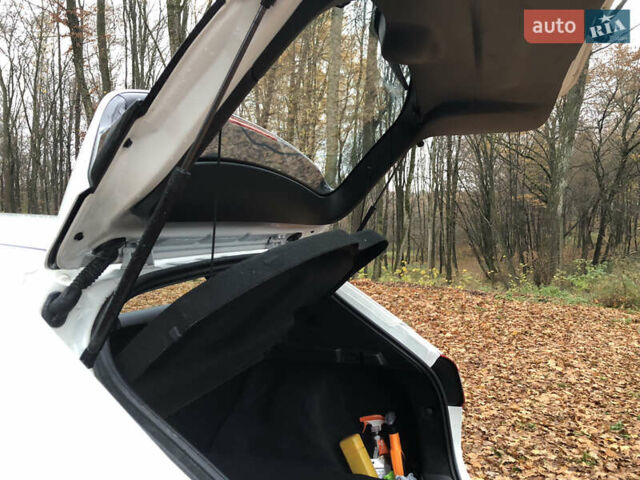 Білий Ніссан Кашкай, об'ємом двигуна 1.2 л та пробігом 138 тис. км за 12400 $, фото 45 на Automoto.ua