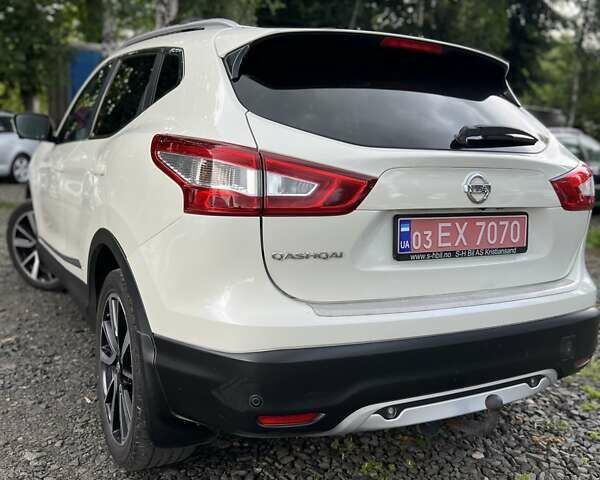 Белый Ниссан Кашкай, объемом двигателя 1.6 л и пробегом 216 тыс. км за 15999 $, фото 2 на Automoto.ua