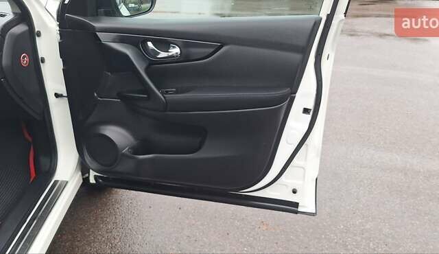 Белый Ниссан Кашкай, объемом двигателя 1.5 л и пробегом 134 тыс. км за 14900 $, фото 79 на Automoto.ua