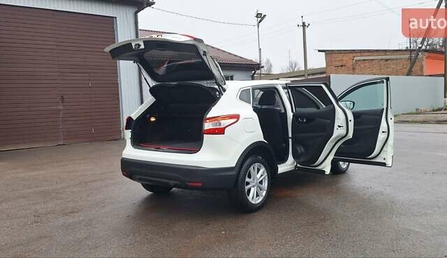 Белый Ниссан Кашкай, объемом двигателя 1.5 л и пробегом 134 тыс. км за 14900 $, фото 102 на Automoto.ua