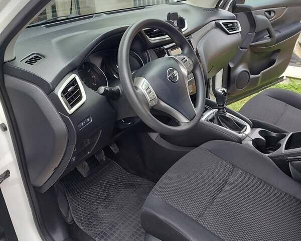 Білий Ніссан Кашкай, об'ємом двигуна 1.2 л та пробігом 164 тис. км за 13900 $, фото 2 на Automoto.ua