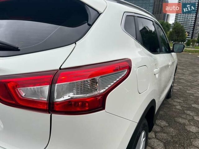 Белый Ниссан Кашкай, объемом двигателя 1.6 л и пробегом 87 тыс. км за 15500 $, фото 13 на Automoto.ua
