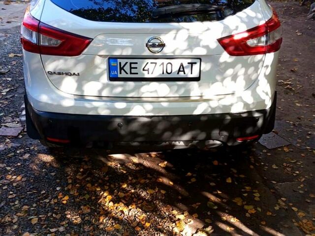 Белый Ниссан Кашкай, объемом двигателя 1.2 л и пробегом 205 тыс. км за 10900 $, фото 5 на Automoto.ua