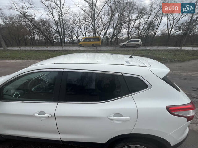 Белый Ниссан Кашкай, объемом двигателя 2 л и пробегом 240 тыс. км за 13000 $, фото 5 на Automoto.ua