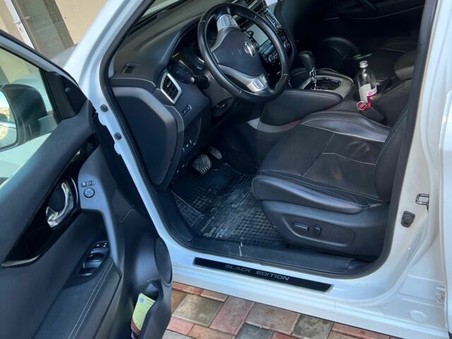 Белый Ниссан Кашкай, объемом двигателя 1.6 л и пробегом 136 тыс. км за 19000 $, фото 9 на Automoto.ua