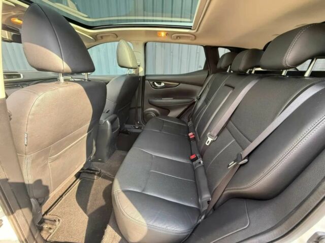 Белый Ниссан Кашкай, объемом двигателя 1.6 л и пробегом 77 тыс. км за 10200 $, фото 10 на Automoto.ua