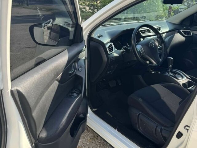 Белый Ниссан Кашкай, объемом двигателя 1.2 л и пробегом 147 тыс. км за 12500 $, фото 2 на Automoto.ua