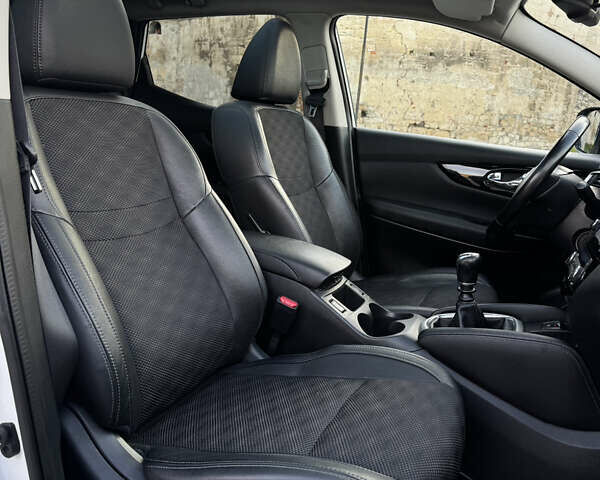 Белый Ниссан Кашкай, объемом двигателя 1.5 л и пробегом 179 тыс. км за 16900 $, фото 22 на Automoto.ua