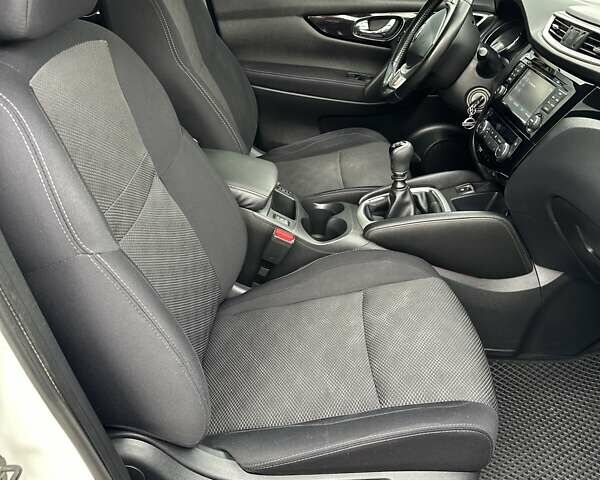 Белый Ниссан Кашкай, объемом двигателя 1.5 л и пробегом 230 тыс. км за 13990 $, фото 24 на Automoto.ua