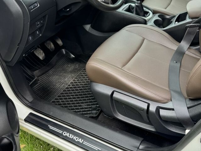 Белый Ниссан Кашкай, объемом двигателя 1.5 л и пробегом 110 тыс. км за 15800 $, фото 7 на Automoto.ua