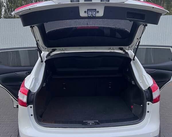 Білий Ніссан Кашкай, об'ємом двигуна 1.2 л та пробігом 116 тис. км за 14600 $, фото 27 на Automoto.ua