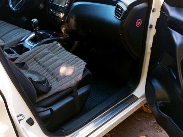 Белый Ниссан Кашкай, объемом двигателя 1.2 л и пробегом 205 тыс. км за 10900 $, фото 2 на Automoto.ua