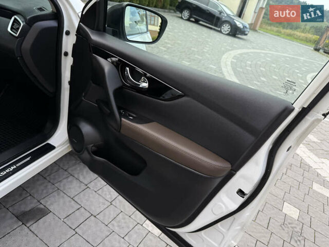 Білий Ніссан Кашкай, об'ємом двигуна 1.5 л та пробігом 110 тис. км за 13750 $, фото 54 на Automoto.ua