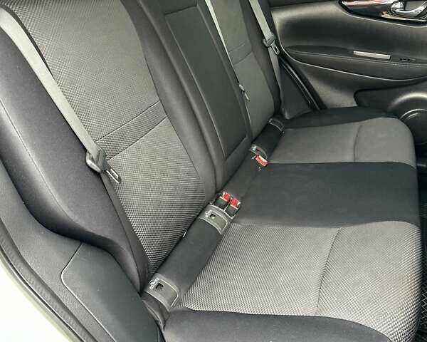 Белый Ниссан Кашкай, объемом двигателя 1.5 л и пробегом 230 тыс. км за 13990 $, фото 22 на Automoto.ua