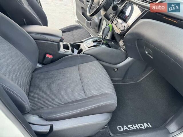 Білий Ніссан Кашкай, об'ємом двигуна 1.2 л та пробігом 128 тис. км за 12450 $, фото 33 на Automoto.ua