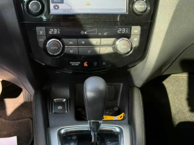 Белый Ниссан Кашкай, объемом двигателя 1.6 л и пробегом 77 тыс. км за 10200 $, фото 9 на Automoto.ua