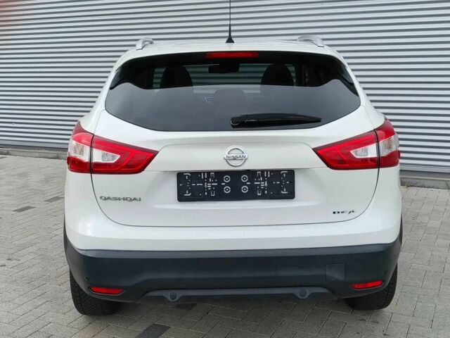 Белый Ниссан Кашкай, объемом двигателя 1.5 л и пробегом 70 тыс. км за 10000 $, фото 2 на Automoto.ua