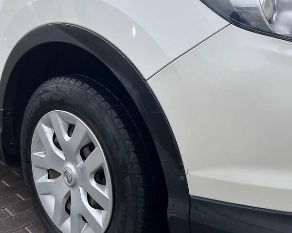 Білий Ніссан Кашкай, об'ємом двигуна 1.2 л та пробігом 116 тис. км за 14600 $, фото 3 на Automoto.ua