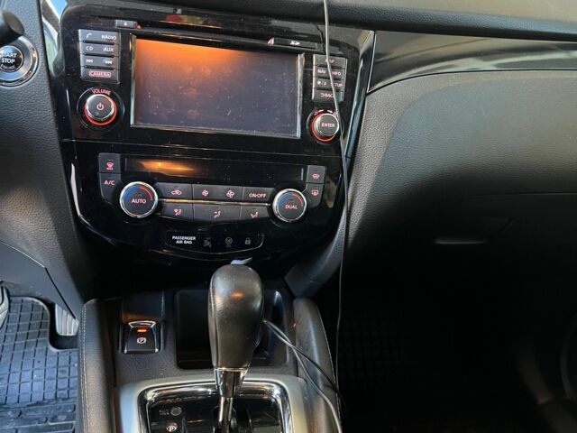 Белый Ниссан Кашкай, объемом двигателя 1.6 л и пробегом 136 тыс. км за 19000 $, фото 8 на Automoto.ua