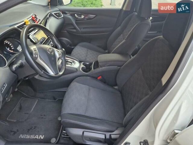 Білий Ніссан Кашкай, об'ємом двигуна 1.6 л та пробігом 127 тис. км за 17000 $, фото 23 на Automoto.ua
