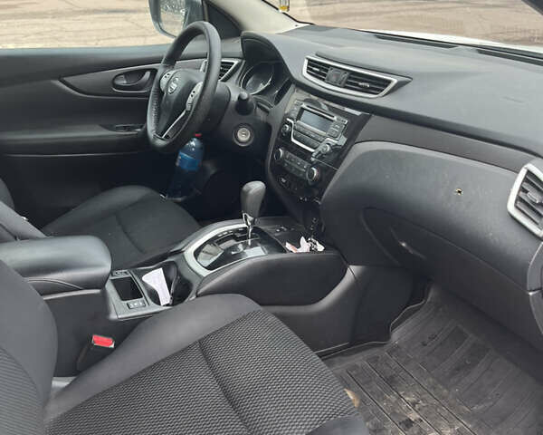 Белый Ниссан Кашкай, объемом двигателя 2 л и пробегом 240 тыс. км за 13000 $, фото 7 на Automoto.ua