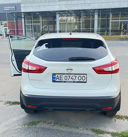 Белый Ниссан Кашкай, объемом двигателя 1.2 л и пробегом 87 тыс. км за 15500 $, фото 15 на Automoto.ua