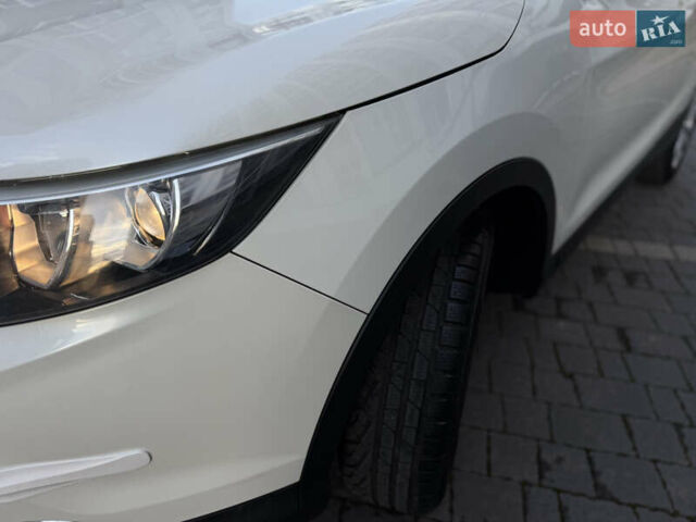 Белый Ниссан Кашкай, объемом двигателя 1.5 л и пробегом 198 тыс. км за 13899 $, фото 58 на Automoto.ua