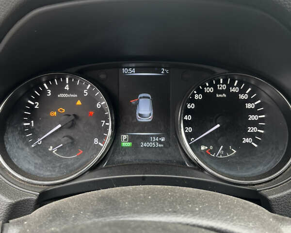 Белый Ниссан Кашкай, объемом двигателя 2 л и пробегом 240 тыс. км за 13000 $, фото 10 на Automoto.ua