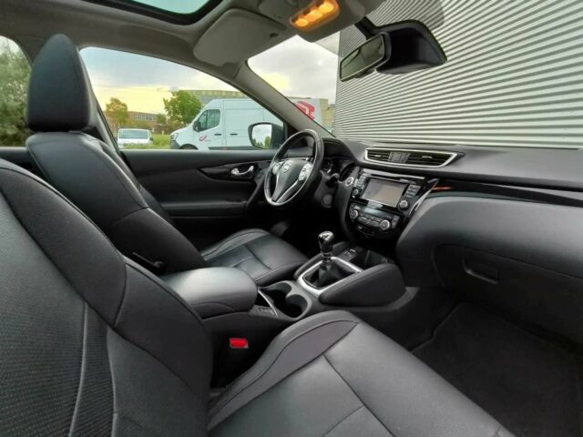 Белый Ниссан Кашкай, объемом двигателя 1.5 л и пробегом 70 тыс. км за 10000 $, фото 4 на Automoto.ua