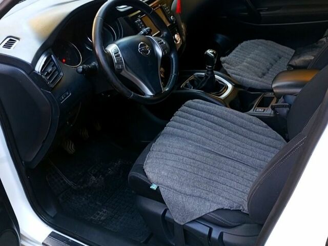 Белый Ниссан Кашкай, объемом двигателя 1.2 л и пробегом 205 тыс. км за 10900 $, фото 4 на Automoto.ua