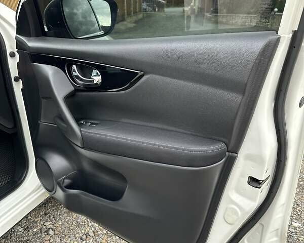 Белый Ниссан Кашкай, объемом двигателя 1.5 л и пробегом 230 тыс. км за 13990 $, фото 26 на Automoto.ua