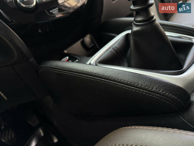 Білий Ніссан Кашкай, об'ємом двигуна 1.5 л та пробігом 110 тис. км за 13750 $, фото 39 на Automoto.ua